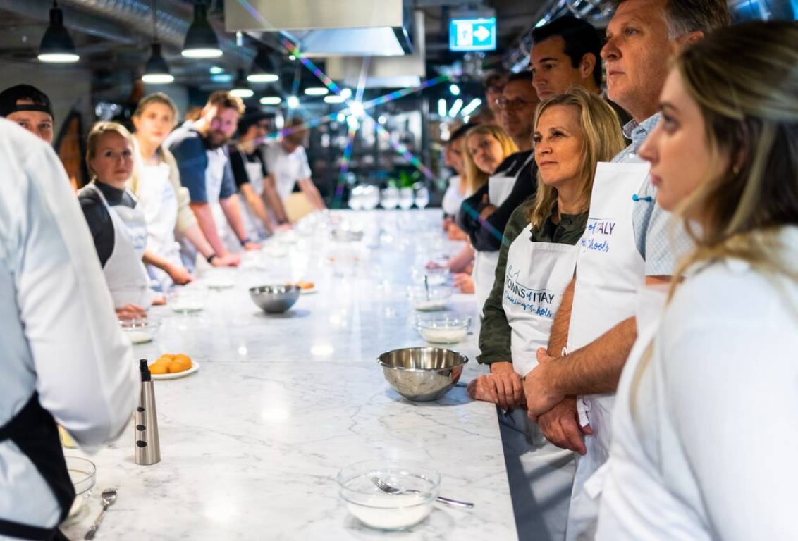 Pasta and gelato cooking class in Milan