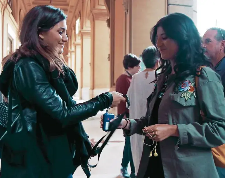 florence walking tour: explore the city center and the Accademia Gallery with a professional guide and for bigger groups earphones are available