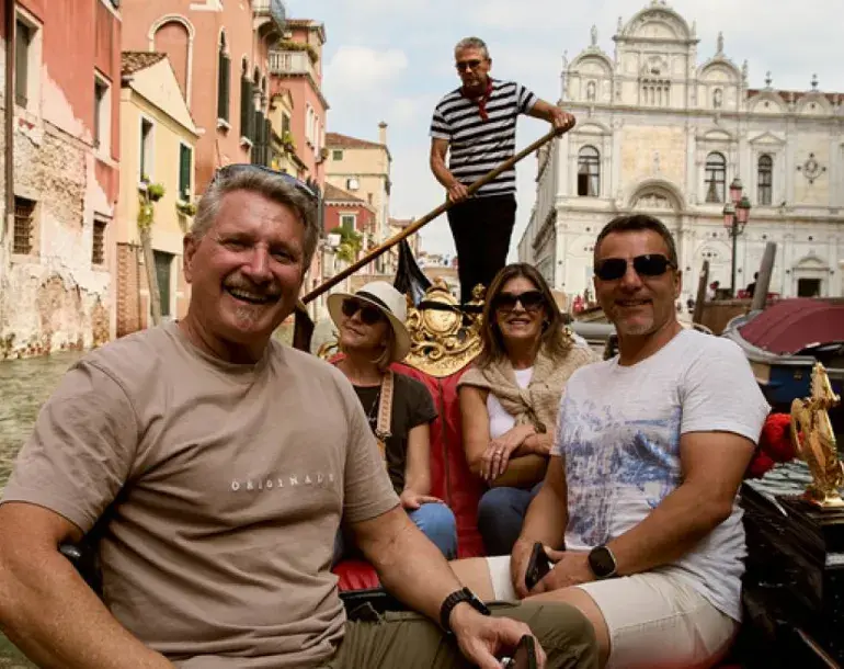 Semiprivate Venice walking tour with Gondola ride | Florencetown
