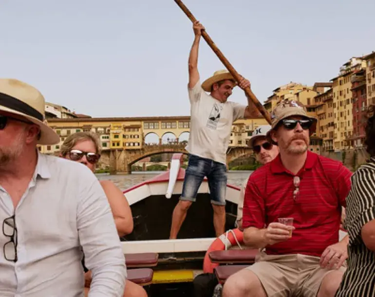 Florence boat tour on the Arno river with wine aperitivo